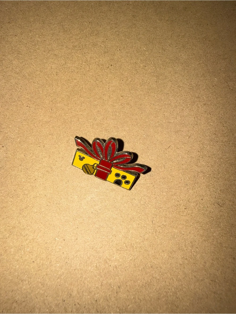 Disney Present Pins set of 6 - 2019 hidden mickey
